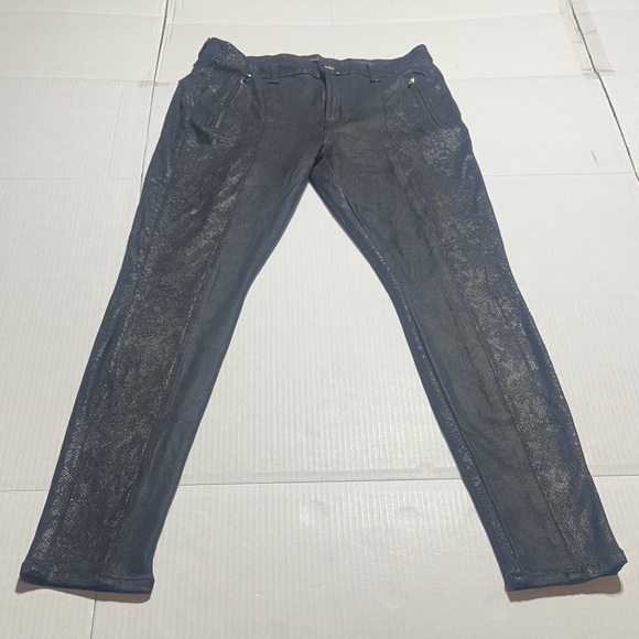 7 For All Mankind Denim - 7FAMK Stylish 2 toned animal print black Jeans soft fabric stretch gold accents